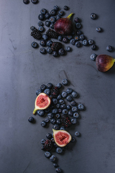 Variety of berries and figs - Zdjęcie, obraz