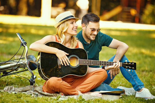 Love Couple Enjoying Guitar in the Park - Photo, Image