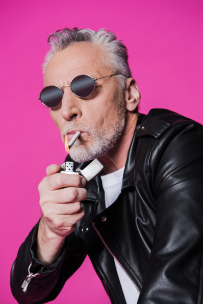 idősebb ember, dohányzás  - Fotó, kép