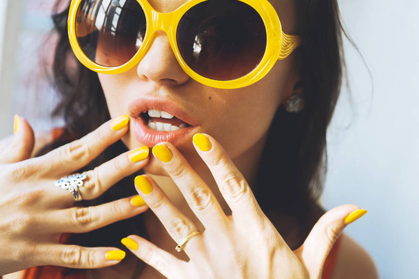 young woman in yellow retro sunglasses - Фото, зображення
