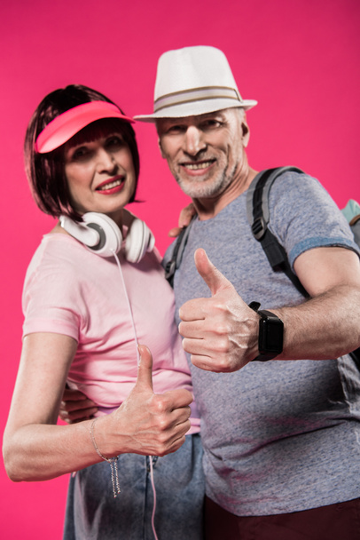 couple showing thumbs up - 写真・画像