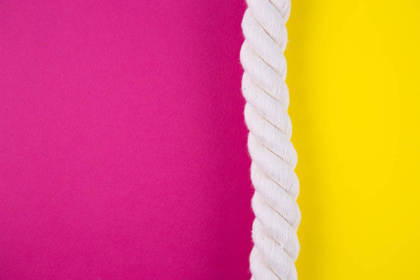 Sea rope on colored backgrounds with negative space. Summer back - Foto, Bild