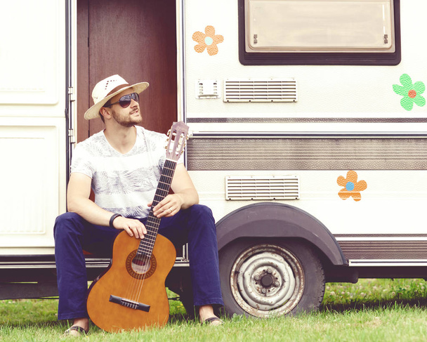 handsome bearded guy playing guitar - Foto, Imagen