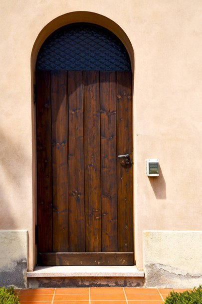  italy  lombardy       the milano old   church  door closed ring - Photo, Image
