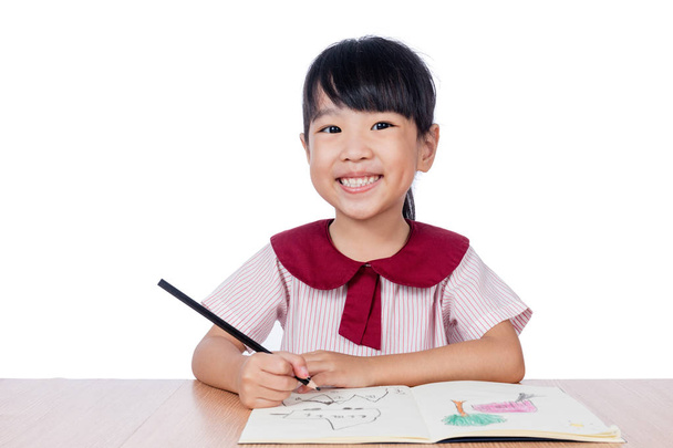 Asian Little Chinese girl drawing with color pencils - Фото, зображення