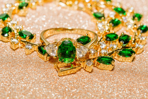 Golden Ring with Emerald - Fotoğraf, Görsel