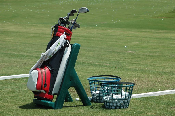 Sac de golf et clubs
 - Photo, image