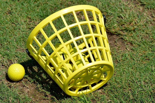 Panier de balles de golf
 - Photo, image