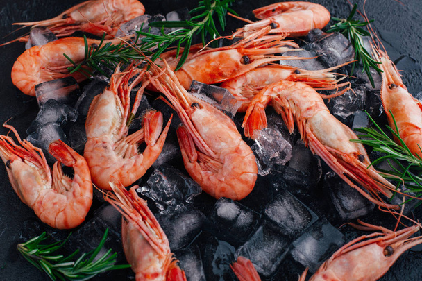 Prawns shrimps with lemon and rosemary. Selective focus - Фото, зображення