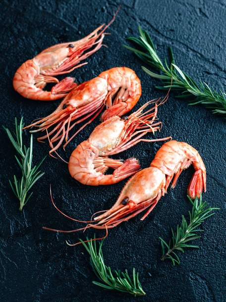 Shrimp on a dark background - 写真・画像