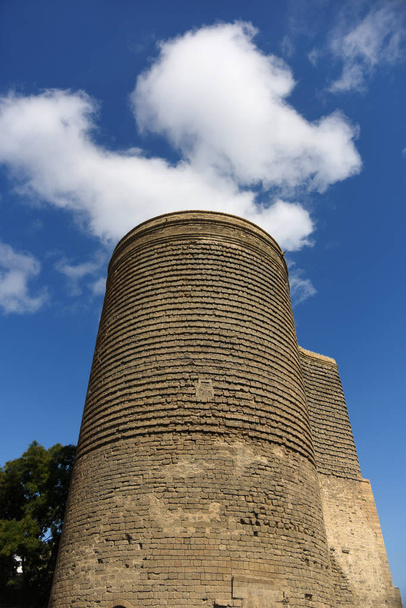 Maiden Tower. National emblem of Azerbaijan. - Zdjęcie, obraz