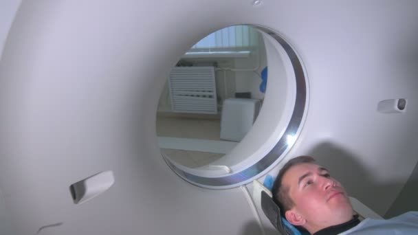 Hombre sometido a prueba de tomografía computarizada
. - Metraje, vídeo