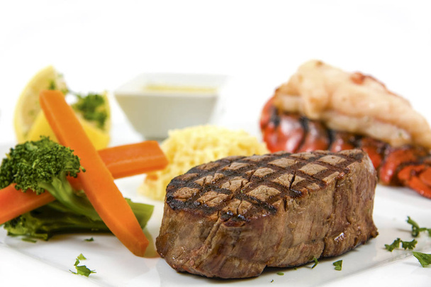 biftek ve sebze ile ıstakoz - Fotoğraf, Görsel