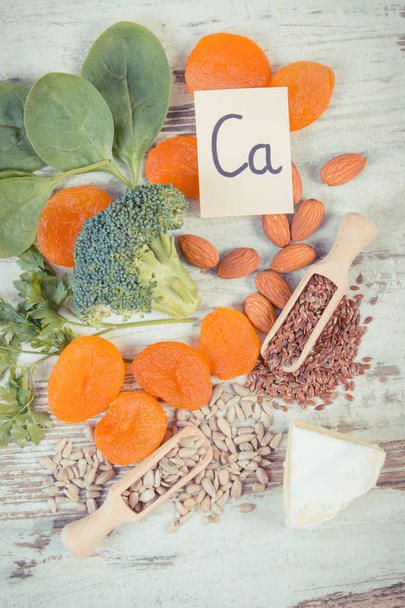 Foto vintage, Ingredientes que contienen calcio y fibra dietética, concepto de nutrición saludable
 - Foto, imagen