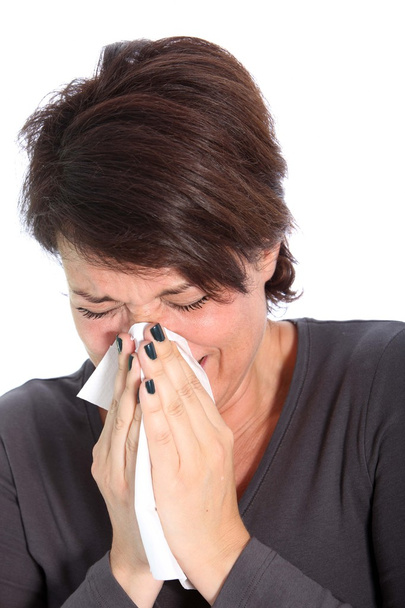 Femme souffrant d'un rhume ou d'une grippe Femme souffrant d'une grippe saisonnière
 - Photo, image