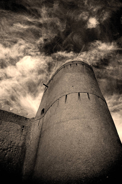 en oman moscatel el viejo fuerte defensivo cielo de batalla a
 - Foto, Imagen
