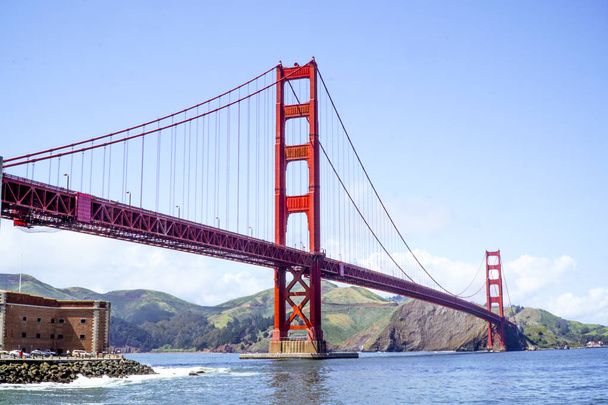 Geweldige Golden Gate Bridge in San Francisco - San Francisco - Californië - 18 April 2017 - Foto, afbeelding