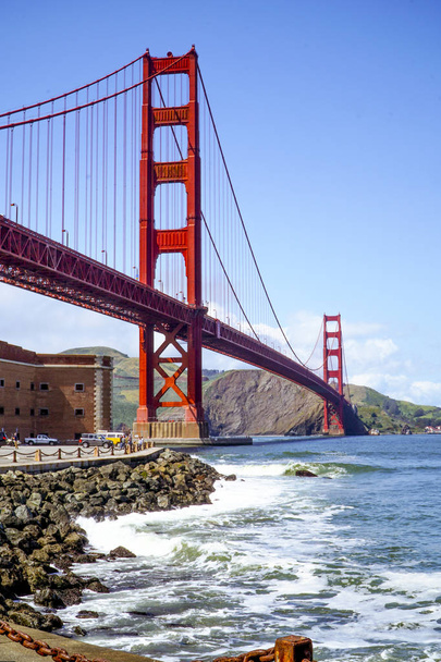 Působivý most Golden Gate Bridge v San Franciscu - San Francisco - Kalifornie - 18. dubna 2017 - Fotografie, Obrázek