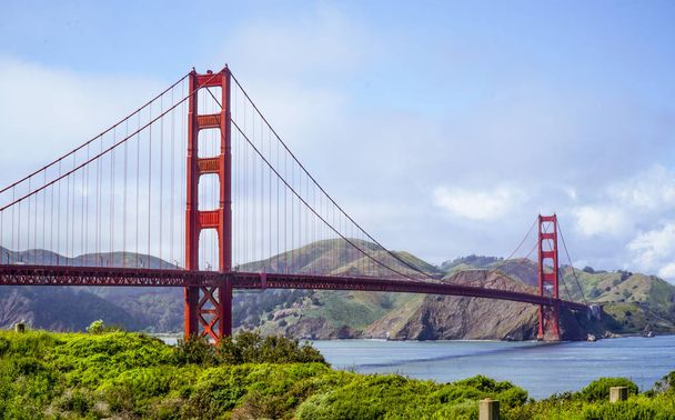Golden Gate Bridge San Francisco - weergave van batterij East Park - San Francisco - Californië - 18 April 2017 - Foto, afbeelding