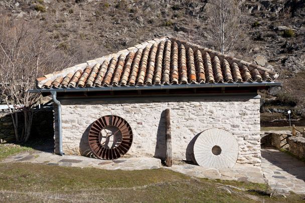 Ancien moulin à eau restauré
 - Photo, image
