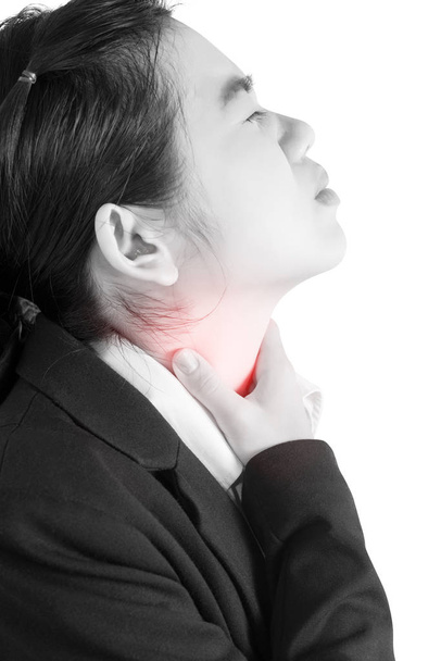 Akutní bolest a bolest v krku příznaky v ženě izolovaných na bílém pozadí. Ořezová cesta na bílém pozadí. - Fotografie, Obrázek
