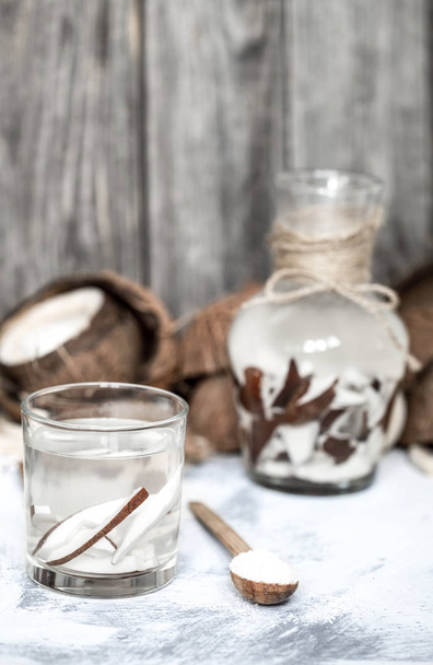 夏のココナッツの飲み物 - 写真・画像