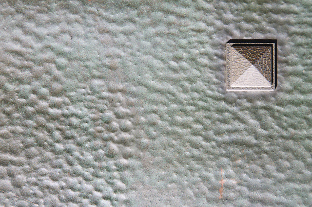 caiello varese abstrait rouillé laiton brun frapper dans une porte curch fermé bois lombardie italie
   - Photo, image