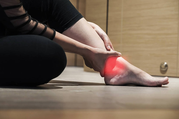 Female leg and muscle pain from illness or accident, sport physical injuries when working out. Painful leg and ankle, foot in pain, physical injury. - Foto, Imagem