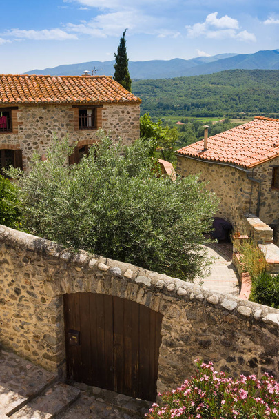 Little village of Eus, one of the most beautiful villages of France - Φωτογραφία, εικόνα