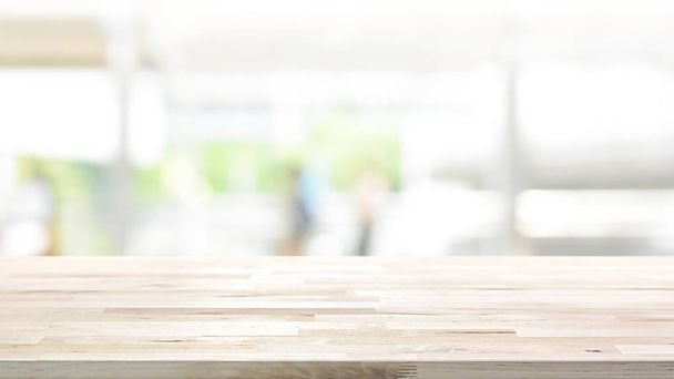 Holz Tischplatte auf weißem unscharfen abstrakten Hintergrund - Foto, Bild