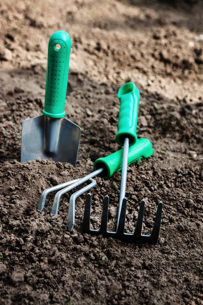 Garden tools, shovel, scoop, rake, villas lie on the soil, top v - Fotó, kép