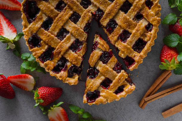 Rustic tart with berries - Фото, изображение