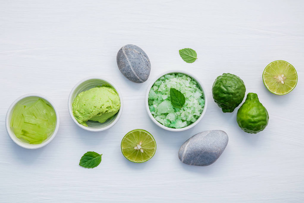 Cuidado casero de la piel y exfoliantes corporales con ingrediente natural verde
 - Foto, Imagen