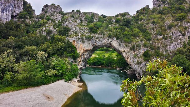 Le Pont d арку, природний заповідник Ardeche, Франція - Фото, зображення