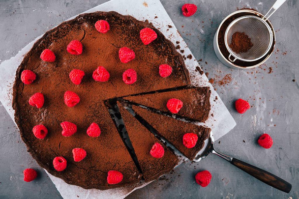 čokoládový dortík s malinami - Fotografie, Obrázek