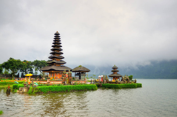 Pura ulun danu bratan, hindu Tapınağı bratan Gölü, bali, Endonezya - Fotoğraf, Görsel
