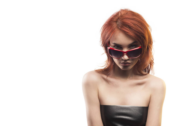 the redhead girl in sunglasses type 14 - Valokuva, kuva