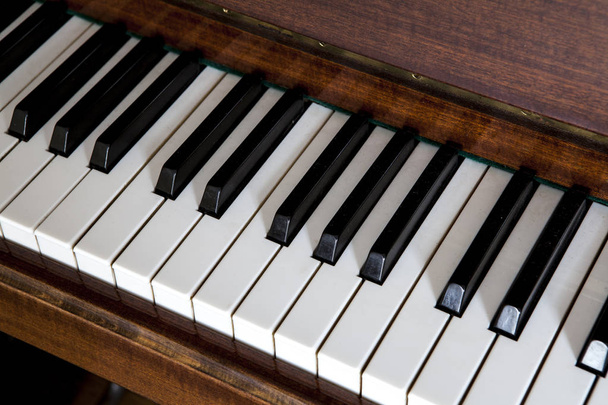 ピアノ楽器ではピアノの鍵盤 - 写真・画像