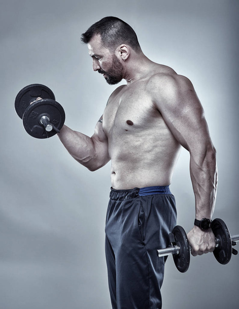 Fitness trainer doing biceps workout - 写真・画像