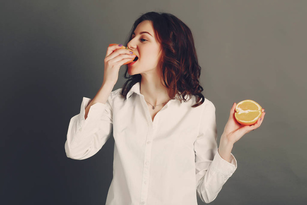 girl with fruit - Foto, Bild
