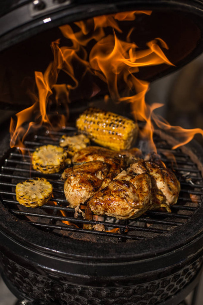 Grilled whole chicken with corn on hot flaming grill. Barbecue. Restaurant - Foto, immagini