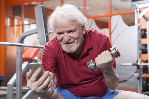 Senior man in fitness center - Photo, Image