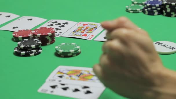 Texas poker in a casino, a tense moment, the showdown - Séquence, vidéo