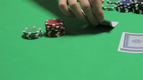 L'autopsia delle tre carte al flop, giocare a poker primo piano
 - Filmati, video