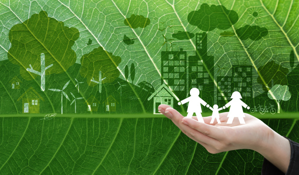 Экологический концепт дизайна деловой женщины, держащей в руках символ семьи из белой бумаги на свежем зеленом фоне листа
 - Фото, изображение