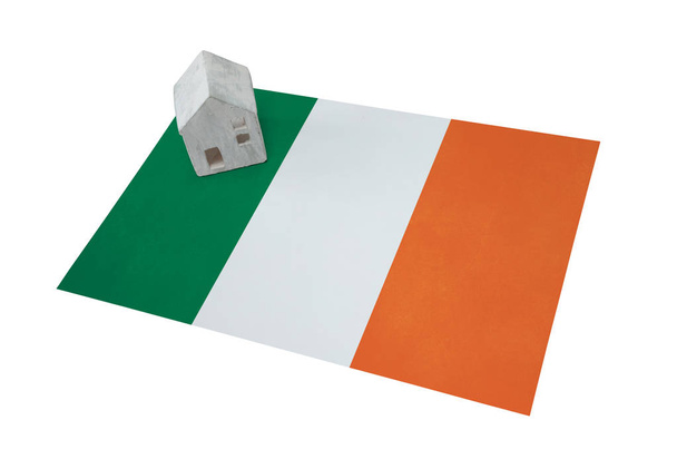 Huisje op een vlag - Ierland - Foto, afbeelding