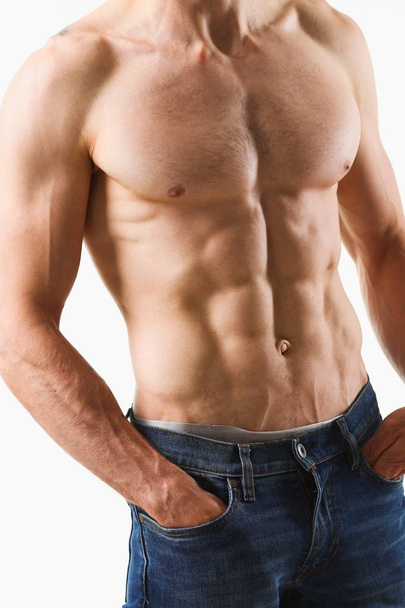 Stampa maschile forte grazie alla dieta e all'allenamento costante
 - Foto, immagini