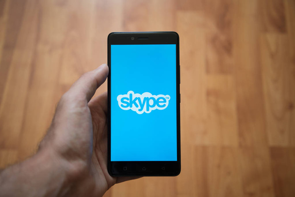 Skype logo on smartphone screen - Foto, afbeelding