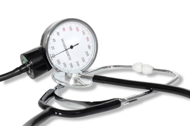 Medizin - Blutdruckmessgerät und Stethoskop. isoliert - Foto, Bild
