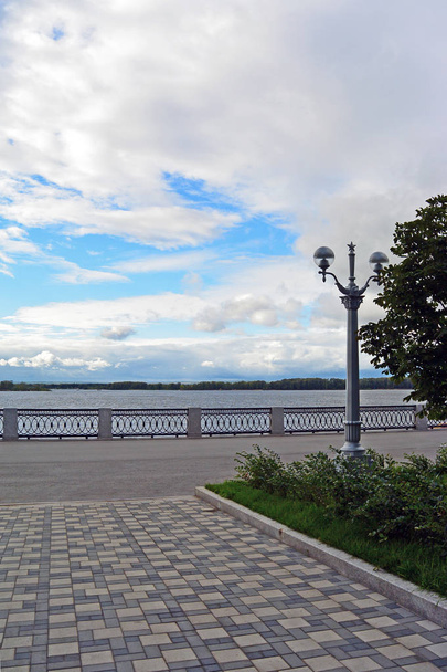 Damm an der Wolga der Samara-Stadt. - Foto, Bild